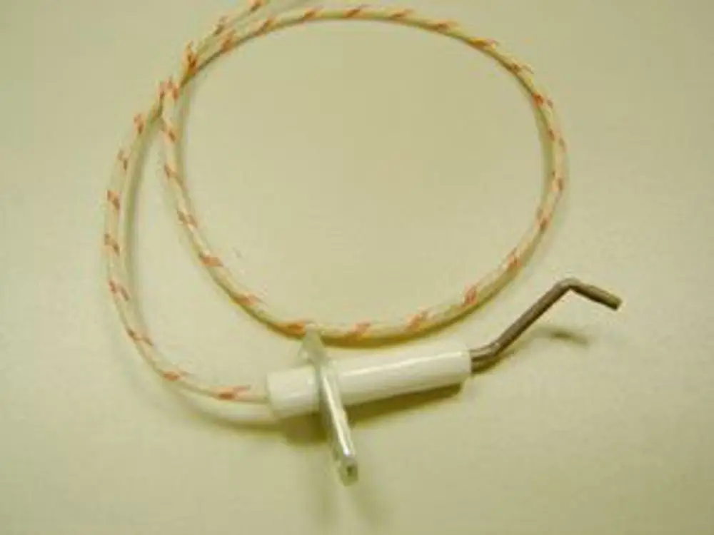 Ionisationselektrode mit einem weißen Kunststoffkörper und einem gebogenen metallischen Ende, verbunden mit einer zweifarbigen Schnur, hergestellt von Remeha.